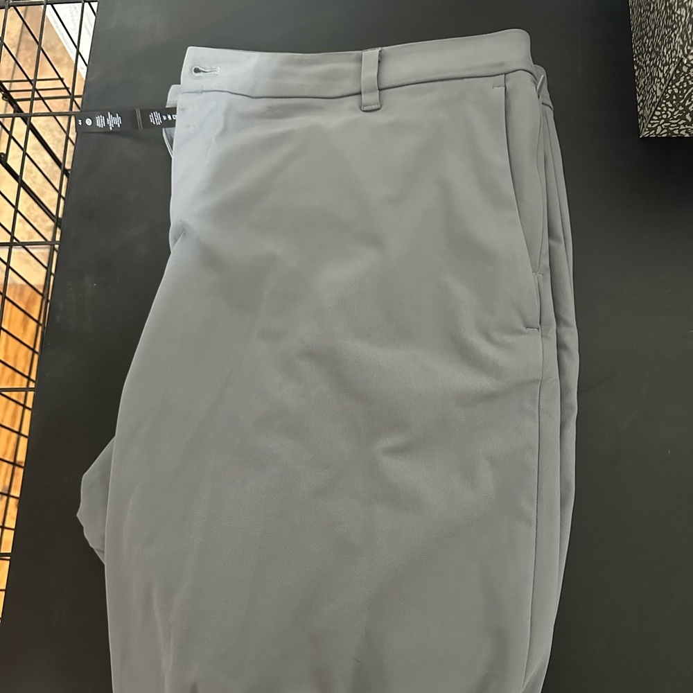 Commission Classic-Fit Pant 32"
*Warpstreme